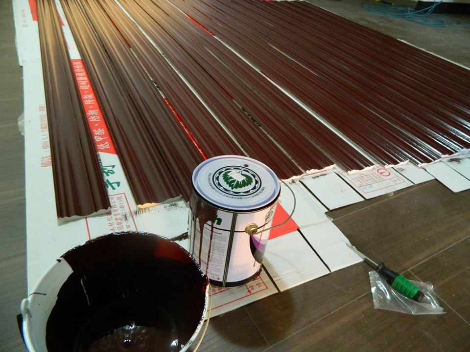 基隆八斗山莊社區 施工中的地板材料與工具