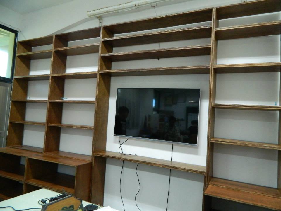 海洋大學電視書櫃組 完工的整面電視書櫃牆