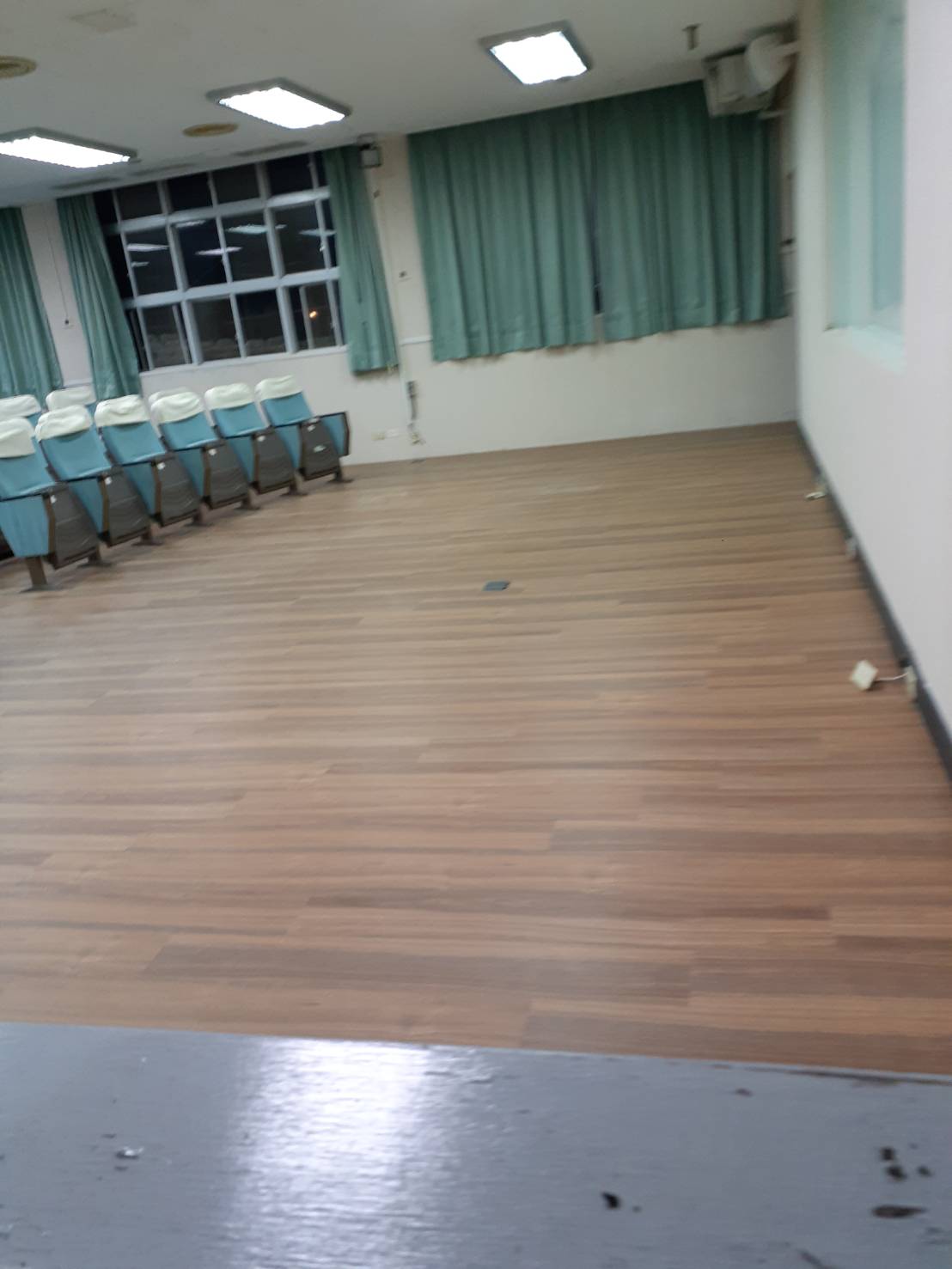 陸軍聯勤視廳室 視聽室座椅區木紋地板完工實拍